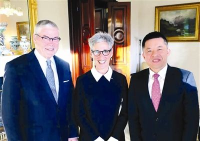 琳达·德绍总督夫妇在澳大利亚总督府会见陈玉树 琳达·德绍总督夫妇在澳大利亚总督府会见陈玉树