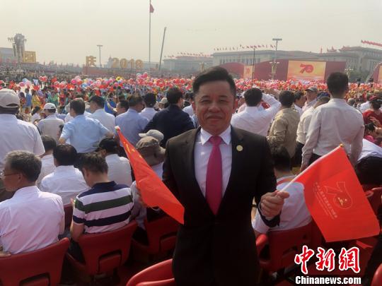 华侨艺术家陈玉树：中国强大让海外游子挺直了腰杆