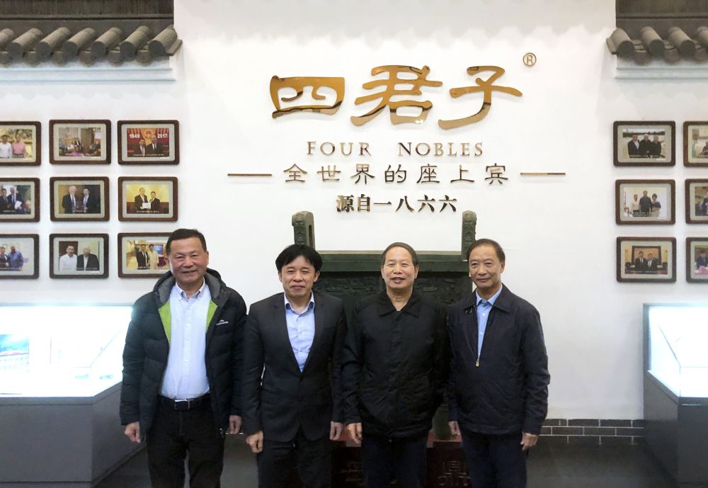 合影_1.jpg