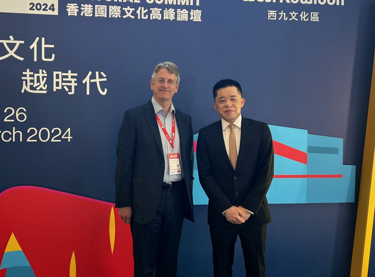 美国三潘市美术博物馆馆长_1.jpg