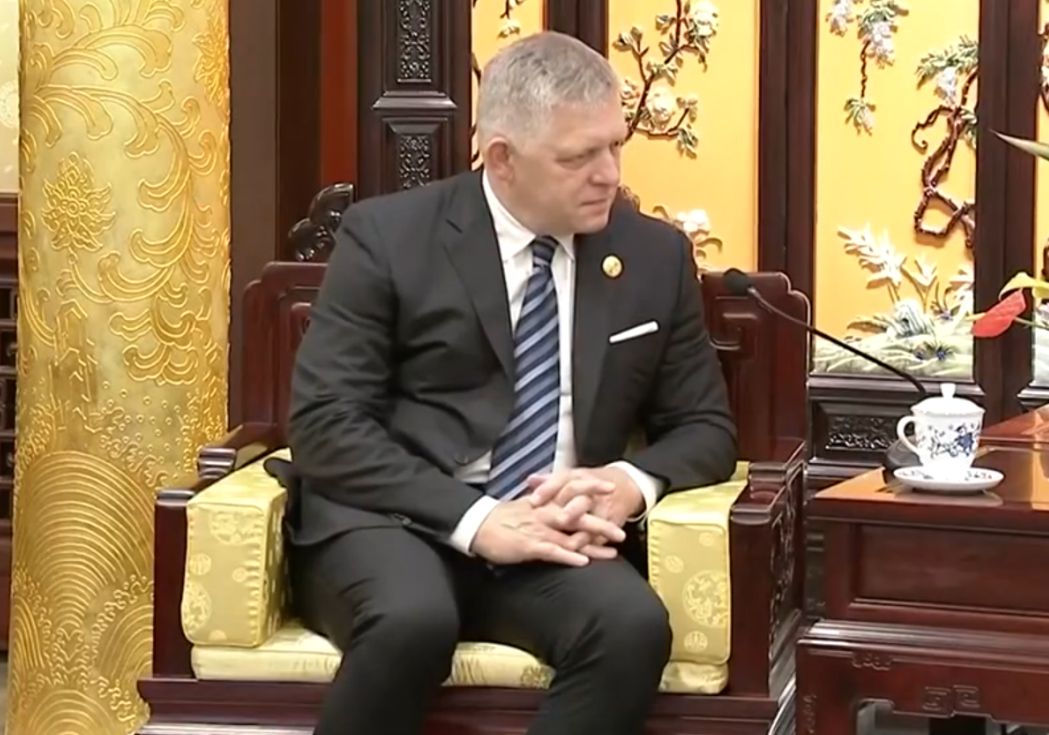 1759048536146181.jpg 斯洛伐克总理菲佐.jpg