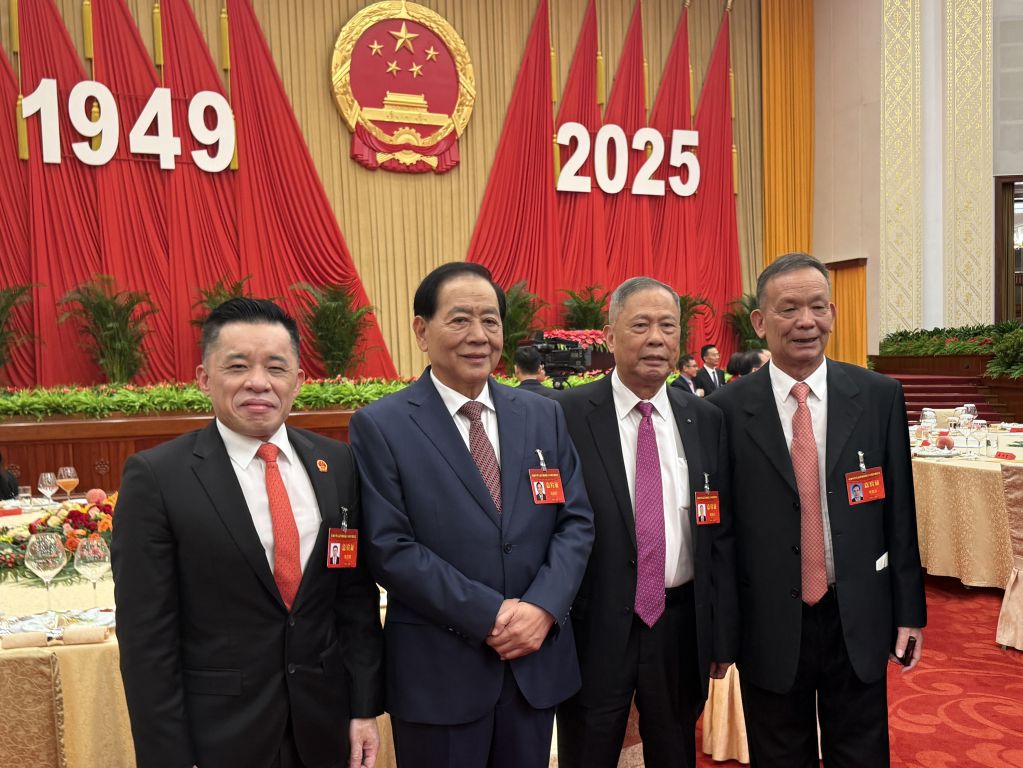 合影P图0_1.jpg